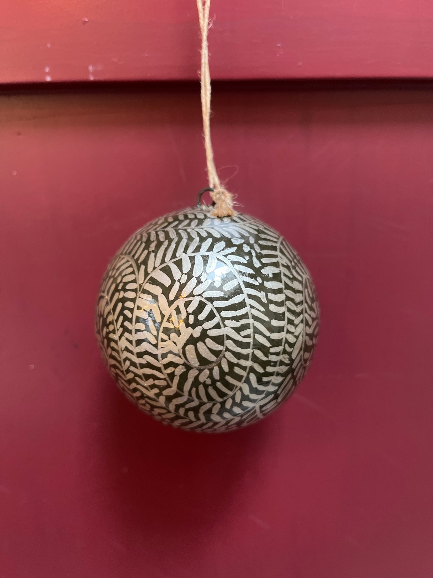 Papier Maché Kerstballen diverse kleuren/patronen