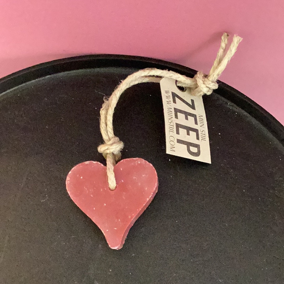 Zeep aan touw hart rood