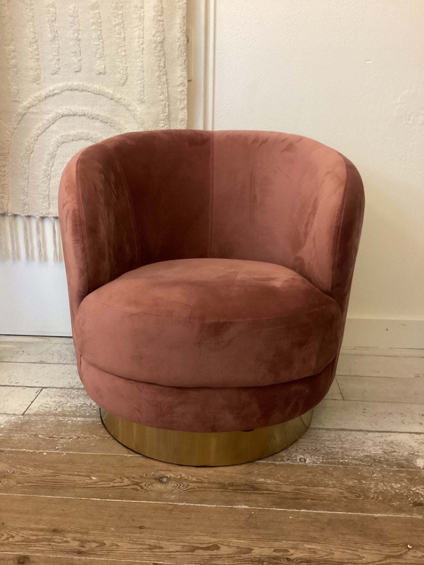 Roze velvet draaifauteuil