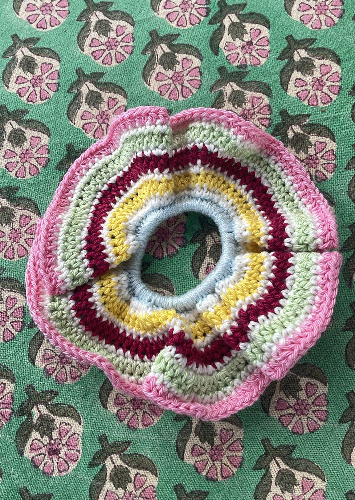 Gehaakte scrunchie lichtroze/babyblauw