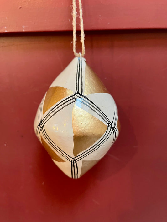 Papier Maché kerstballen kegelvormig diverse kleuren/patronen