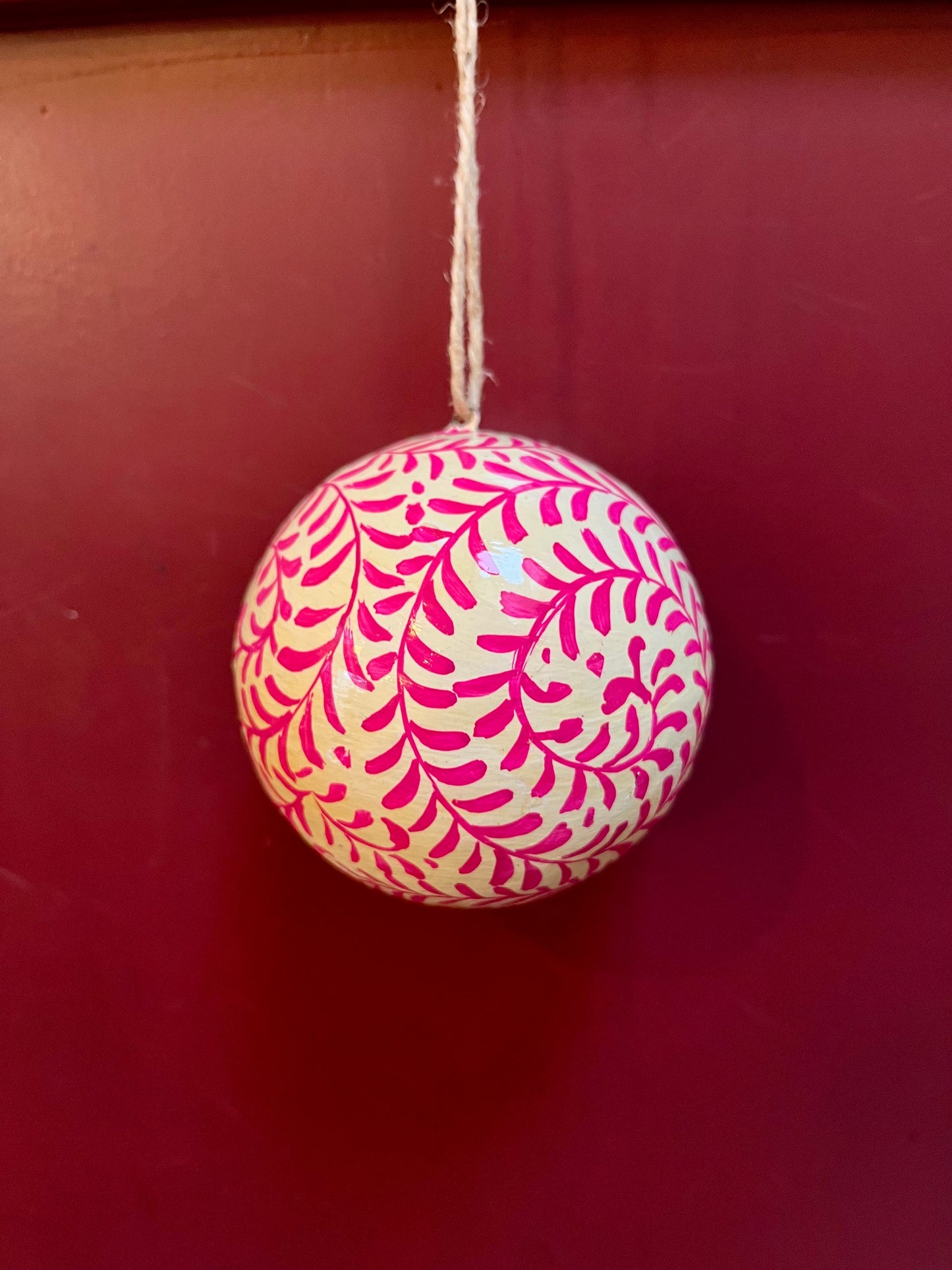 Papier Maché Kerstballen diverse kleuren/patronen