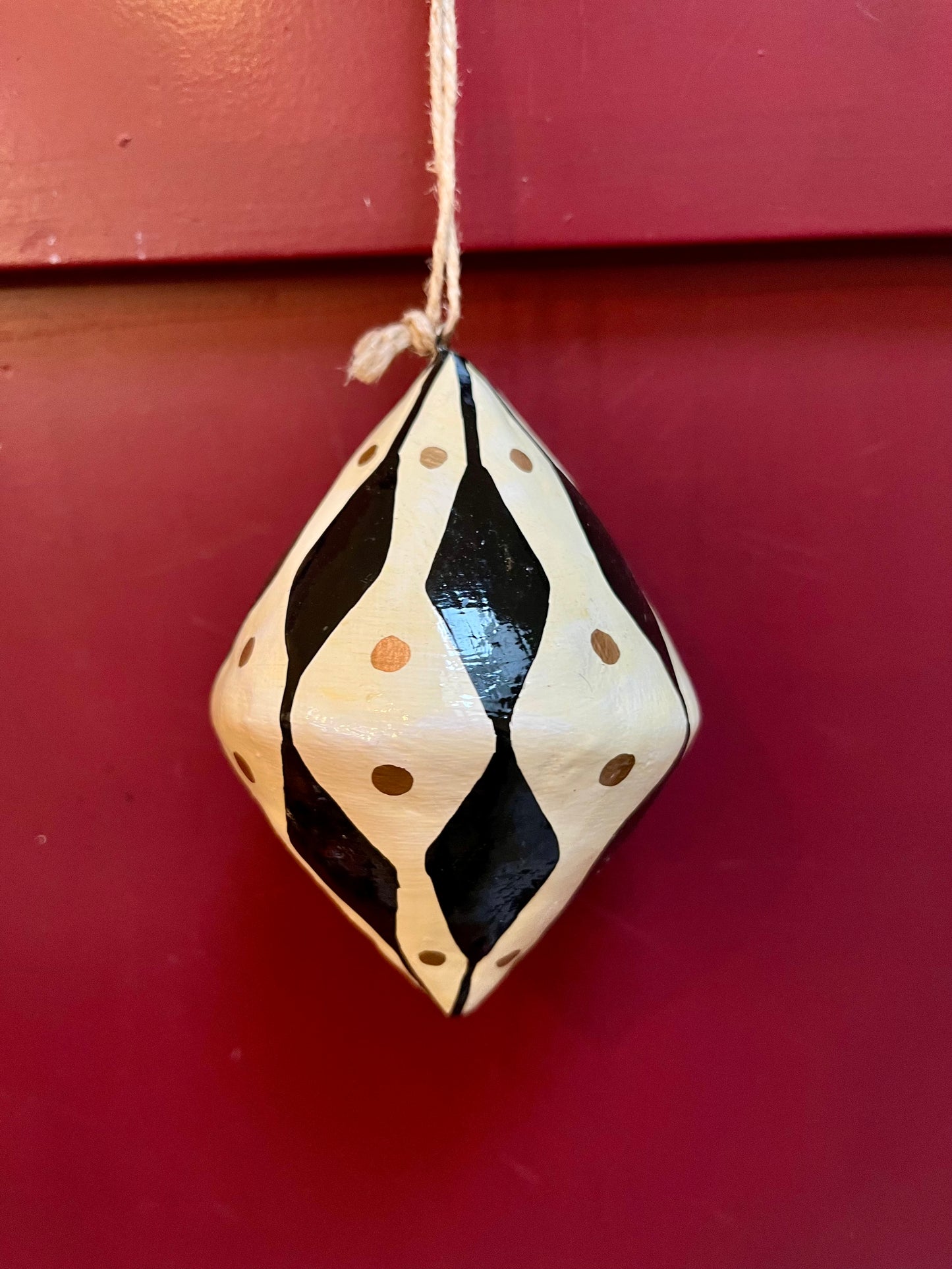 Papier Maché kerstballen kegelvormig diverse kleuren/patronen