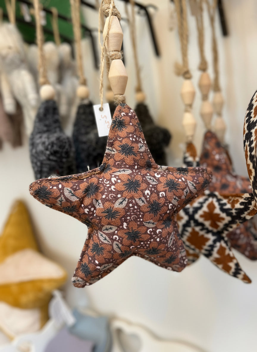 Hanger Ster met kralen donker