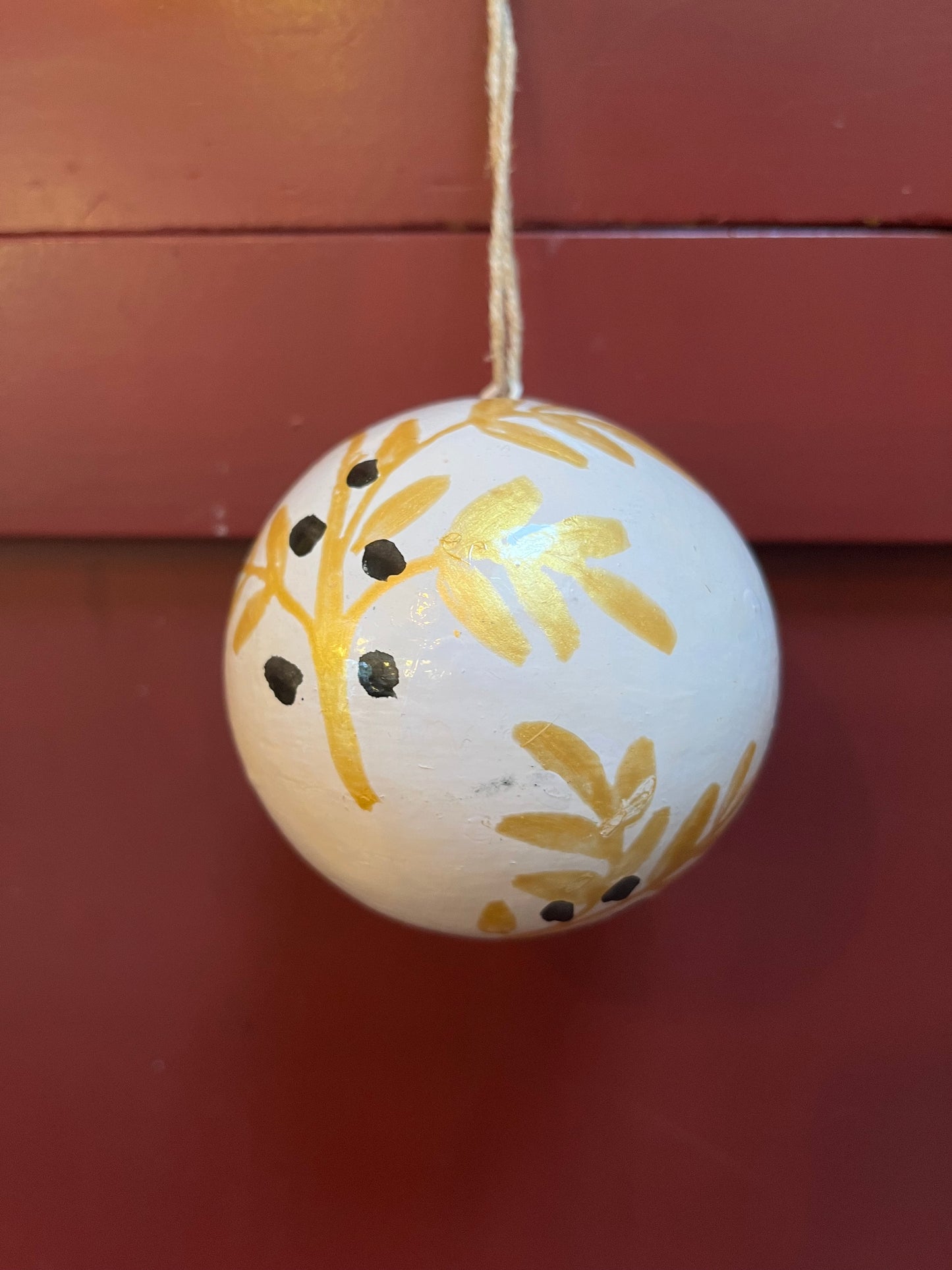 Papier maché kerstbal diverse zwart/wit/goud
