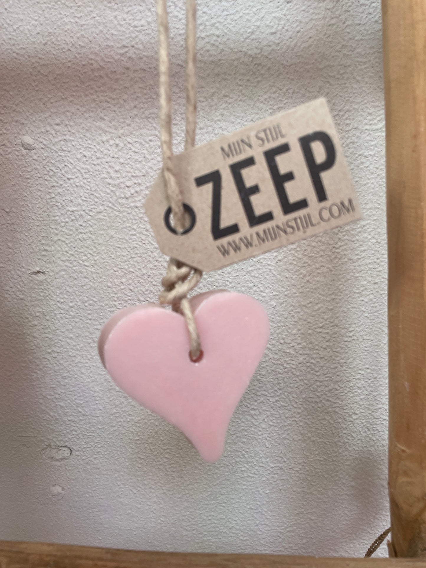 Zeep aan touw hart roze