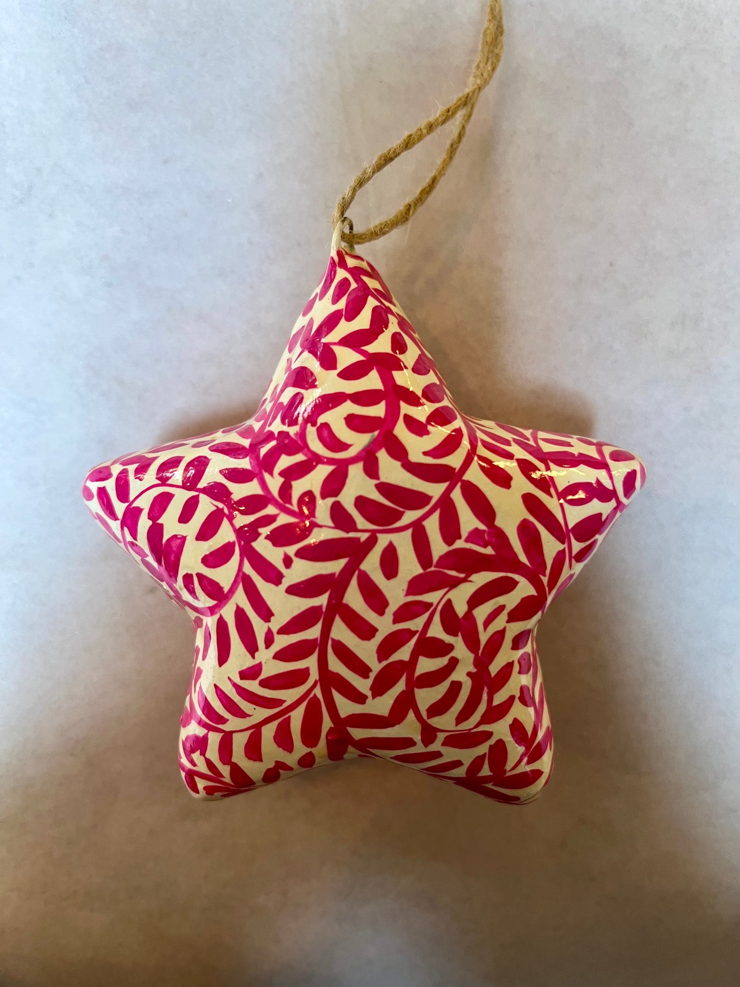 Papier Maché hanger/kerstbal Ster Gekleurde Varianten