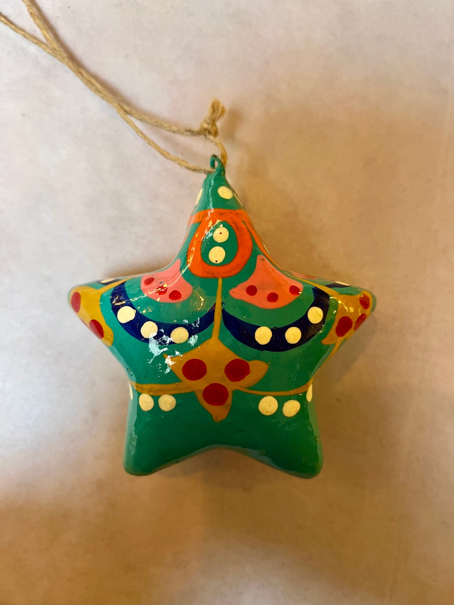 Papier Maché hanger/kerstbal Ster Gekleurde Varianten