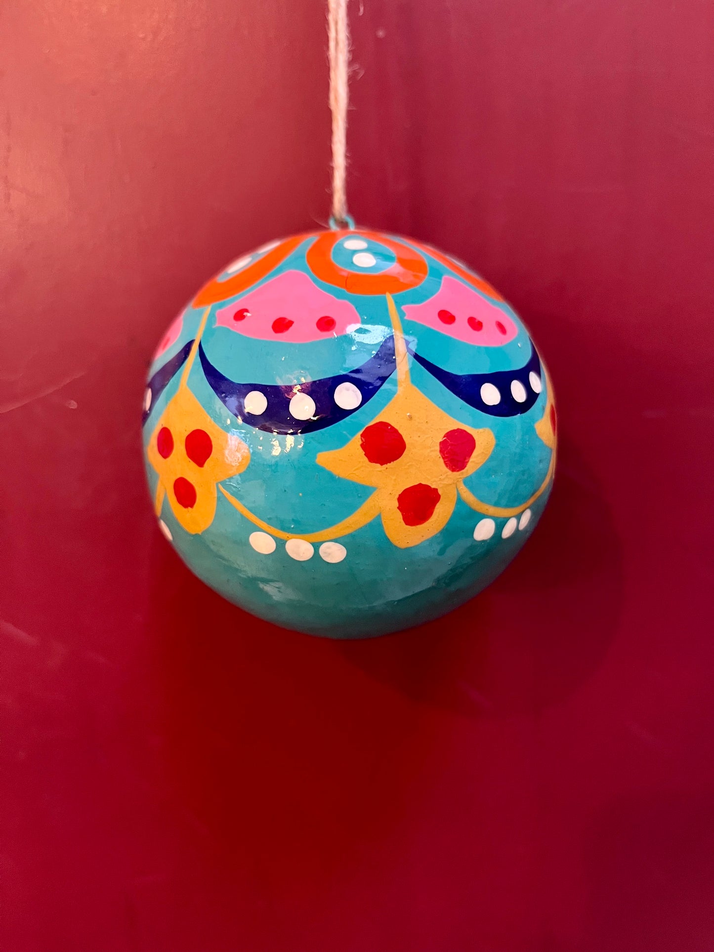 Papier Maché Kerstballen diverse kleuren/patronen