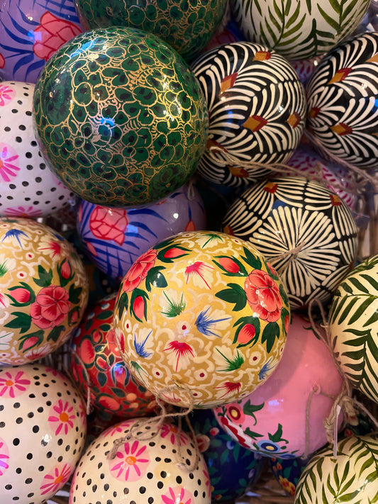 Papier maché kerstballen XL diverse kleuren