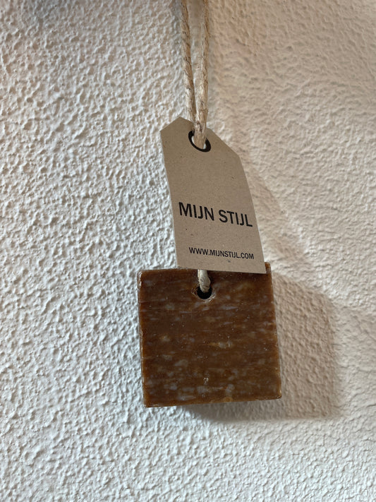 Zeep aan touw vierkant bruin