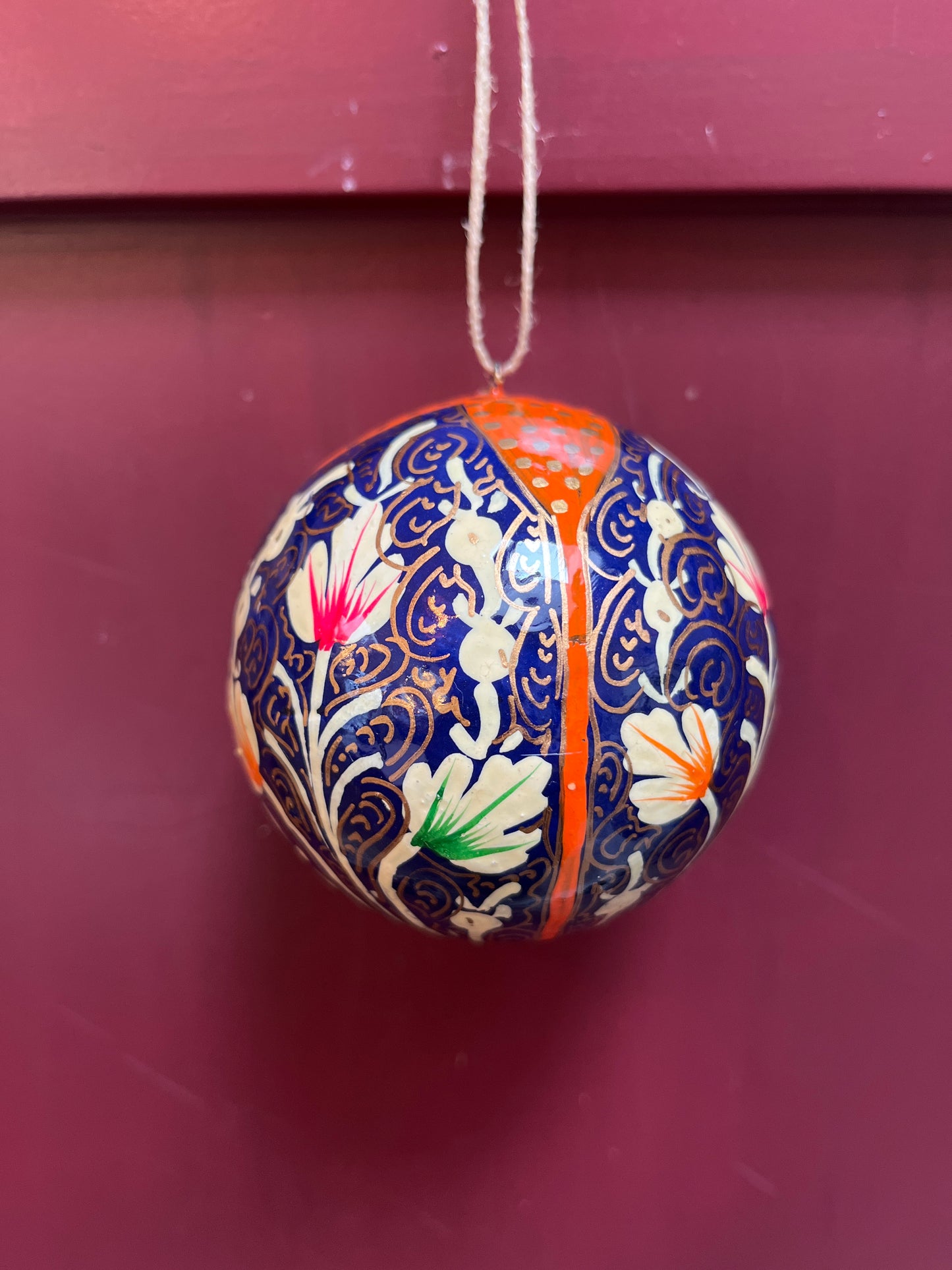 Papier Maché Kerstballen diverse kleuren/patronen
