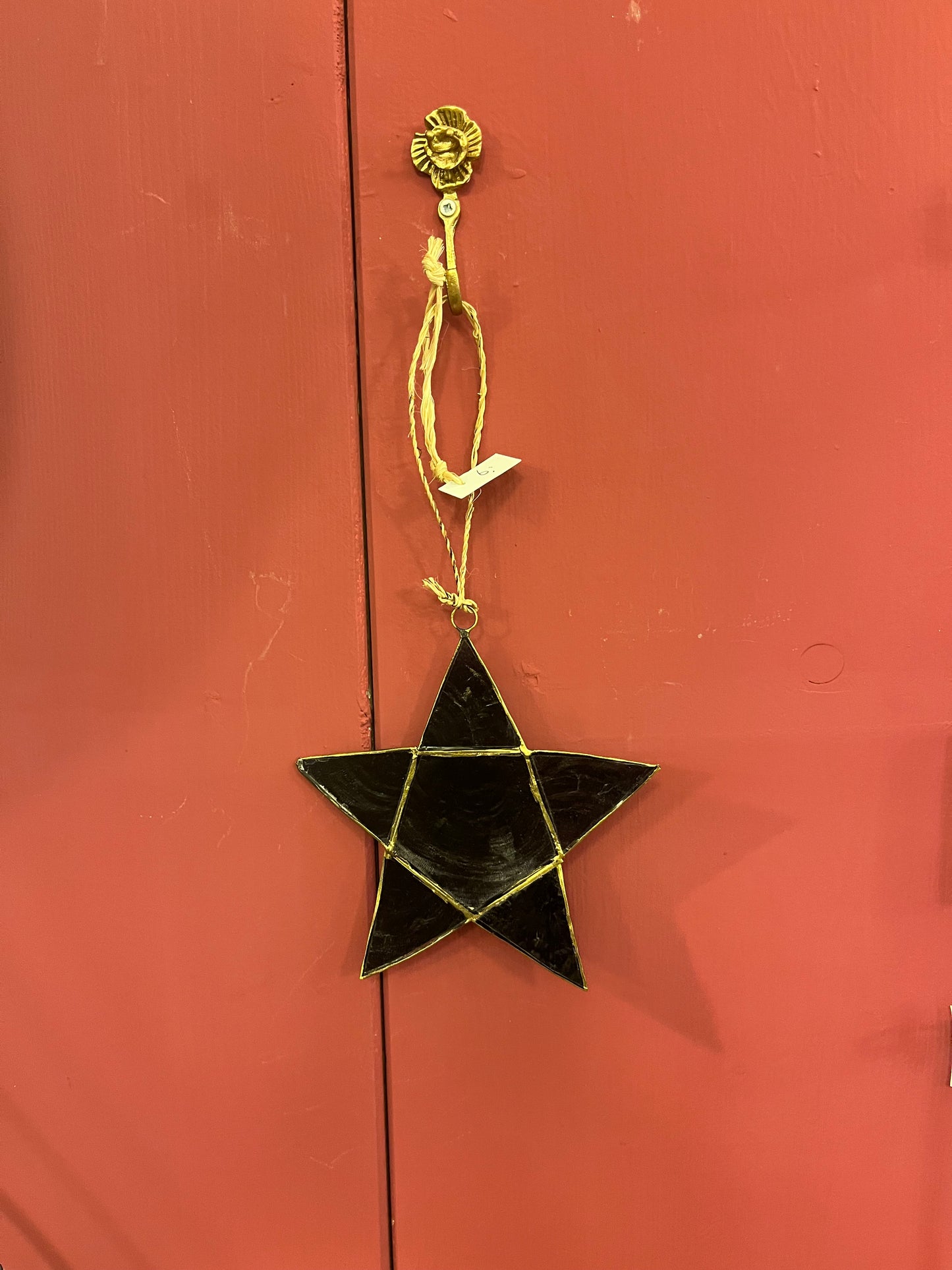 Ornament gemaakt van schelpen zwart