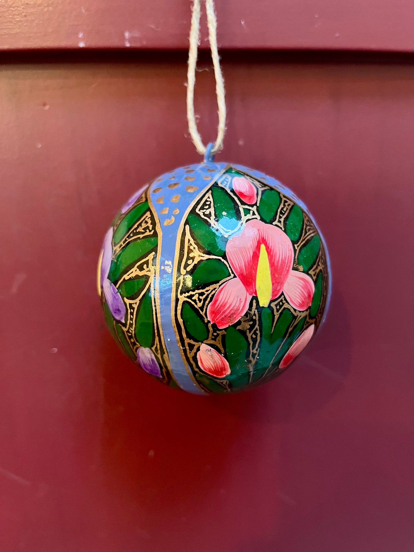 Papier Maché Kerstballen diverse kleuren/patronen