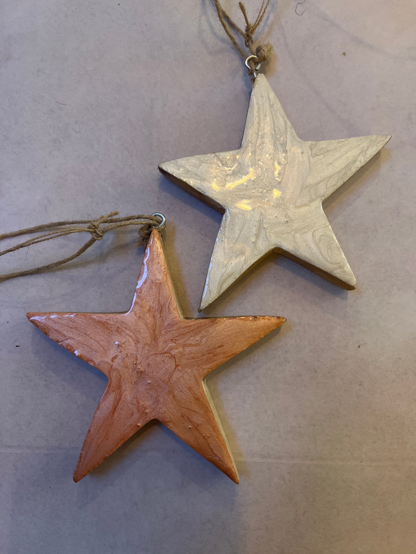 Houten ster hanger wit/roze shimmer laag