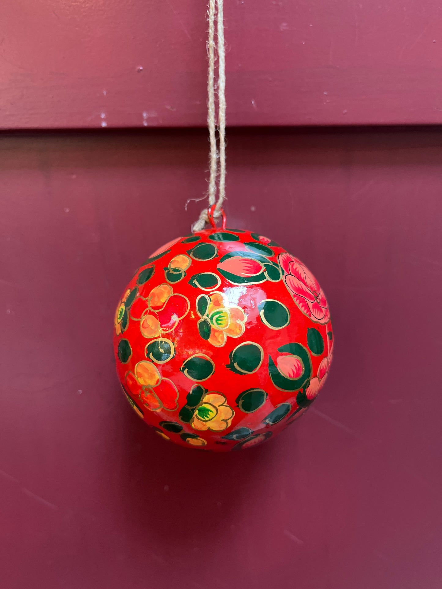 Papier Maché Kerstballen diverse kleuren/patronen