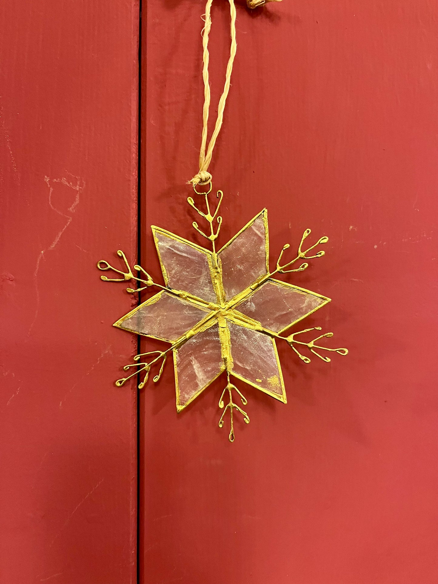 Ornament gemaakt van schelpen groot