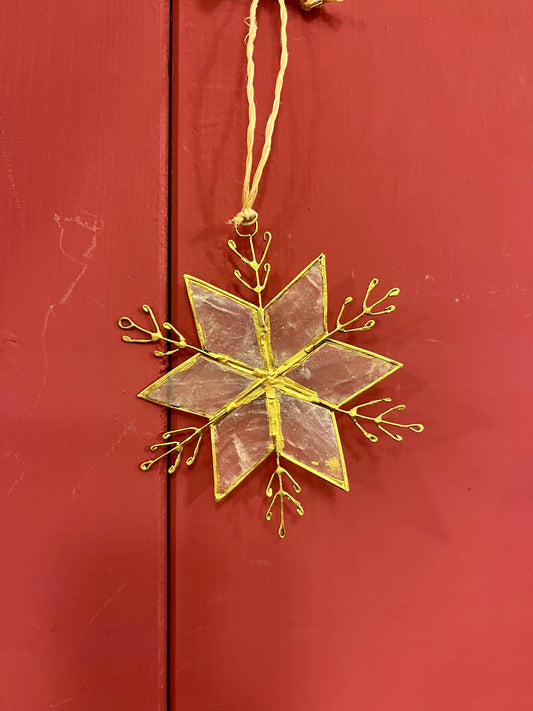 Ornament gemaakt van schelpen groot