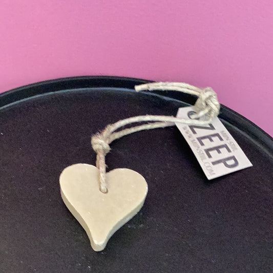 Zeep aan touw hart beige