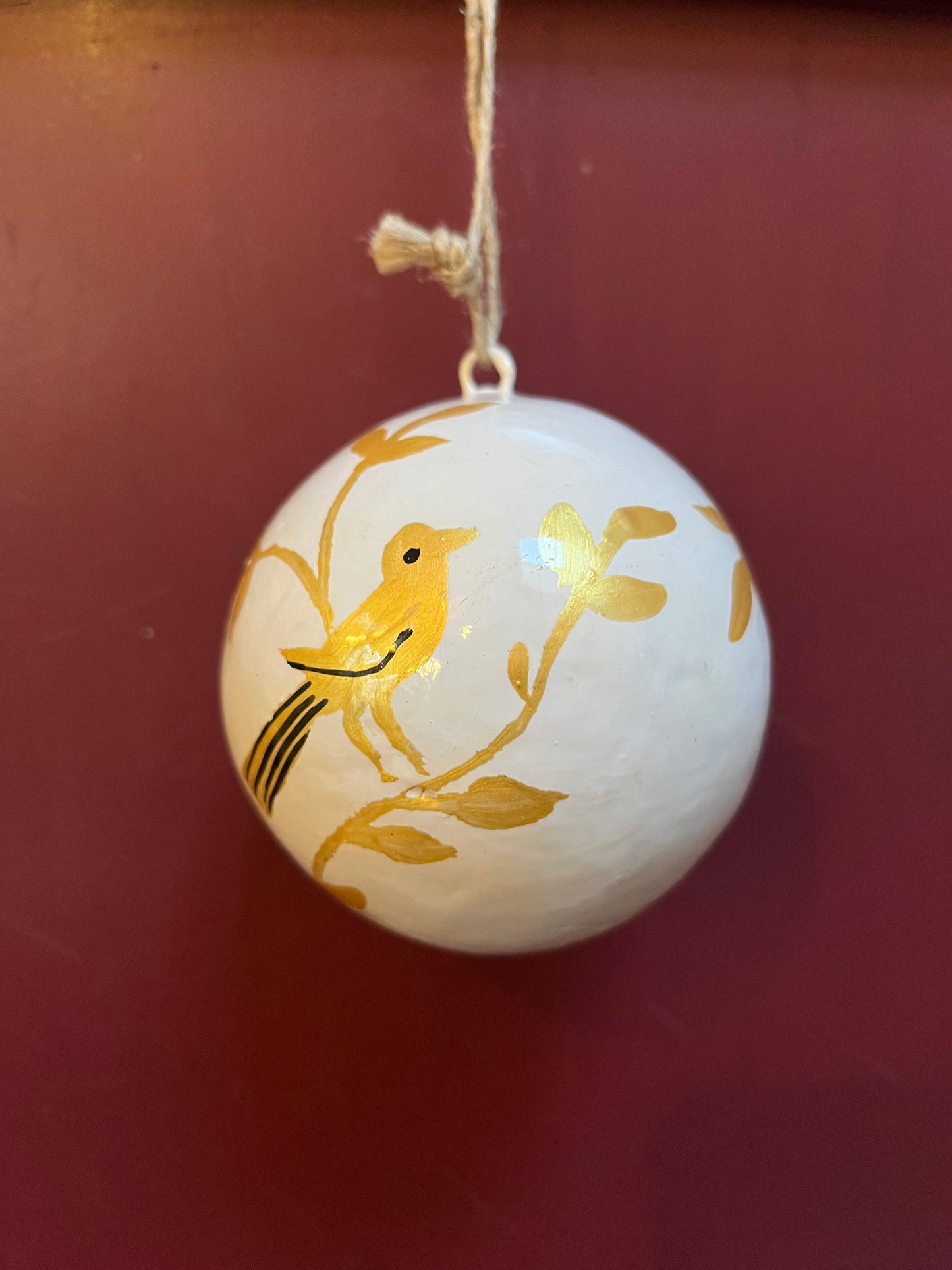 Papier maché kerstbal diverse zwart/wit/goud