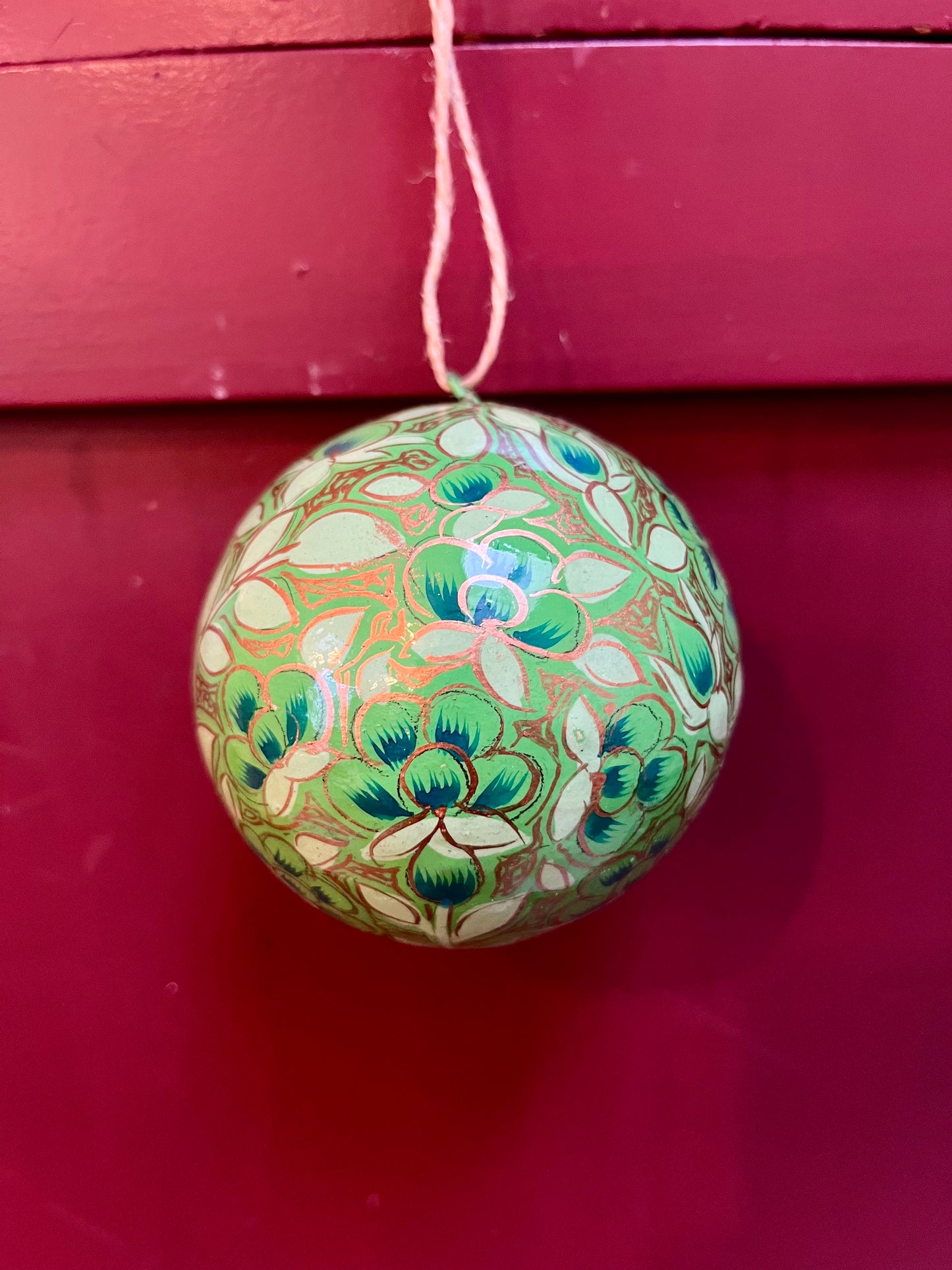 Papier Maché Kerstballen diverse kleuren/patronen