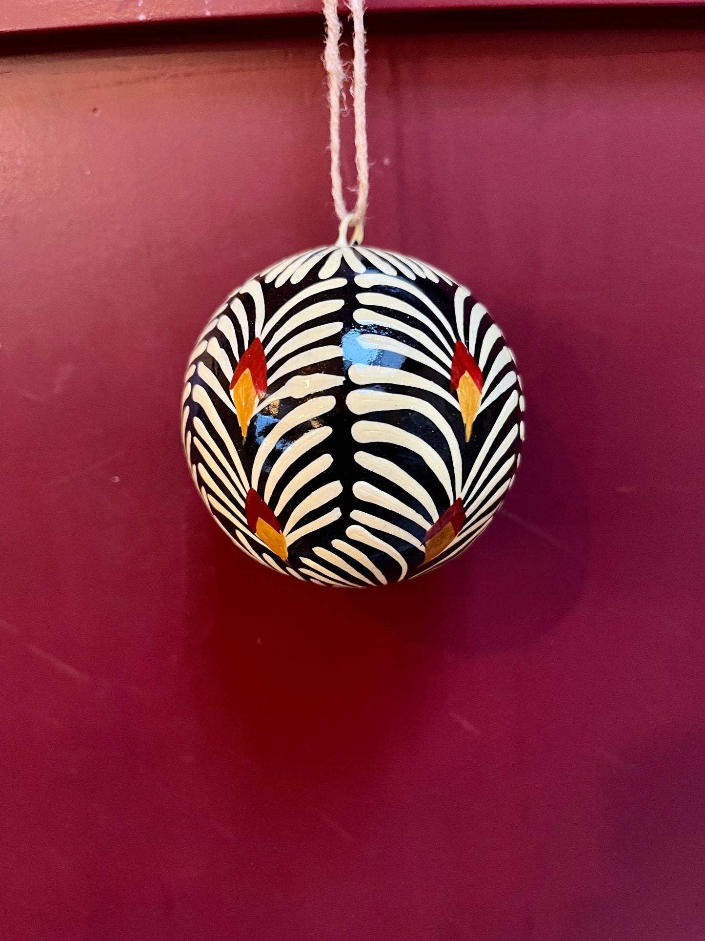 Papier Maché Kerstballen diverse kleuren/patronen