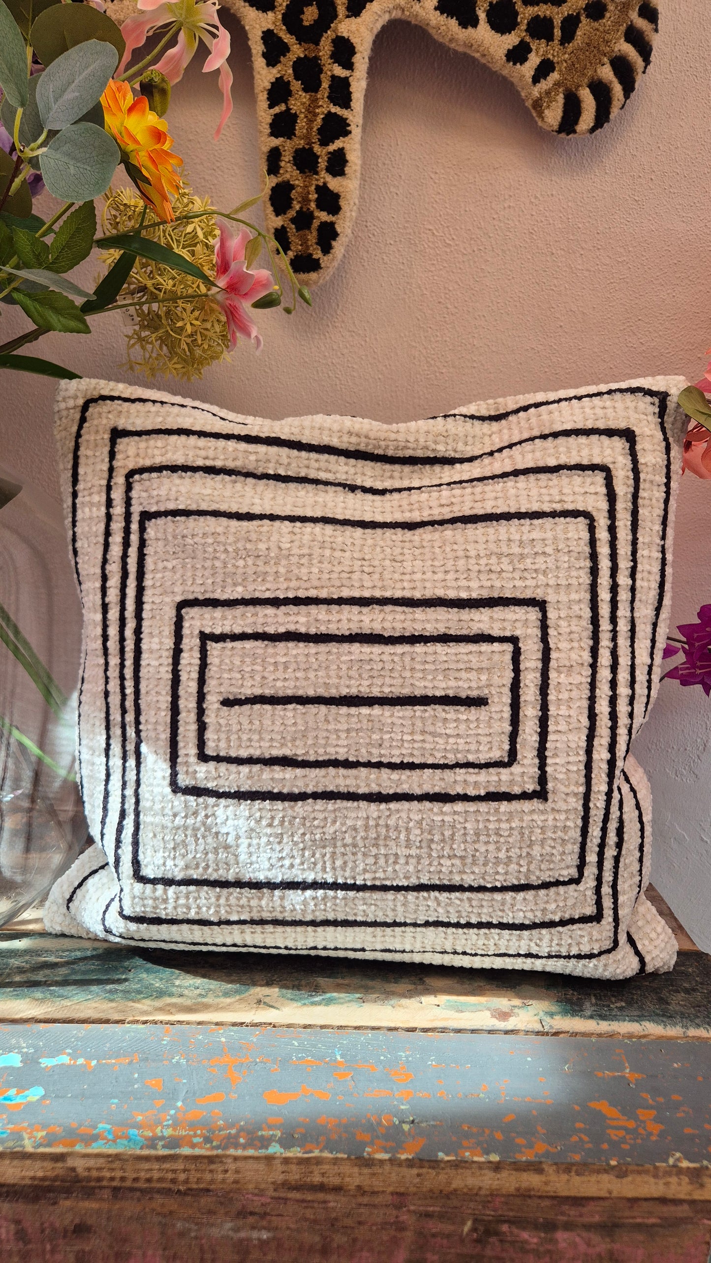 Kussen 45×45 cm crème zwarte lijnen