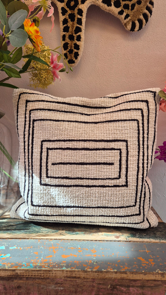 Kussen 45×45 cm crème zwarte lijnen