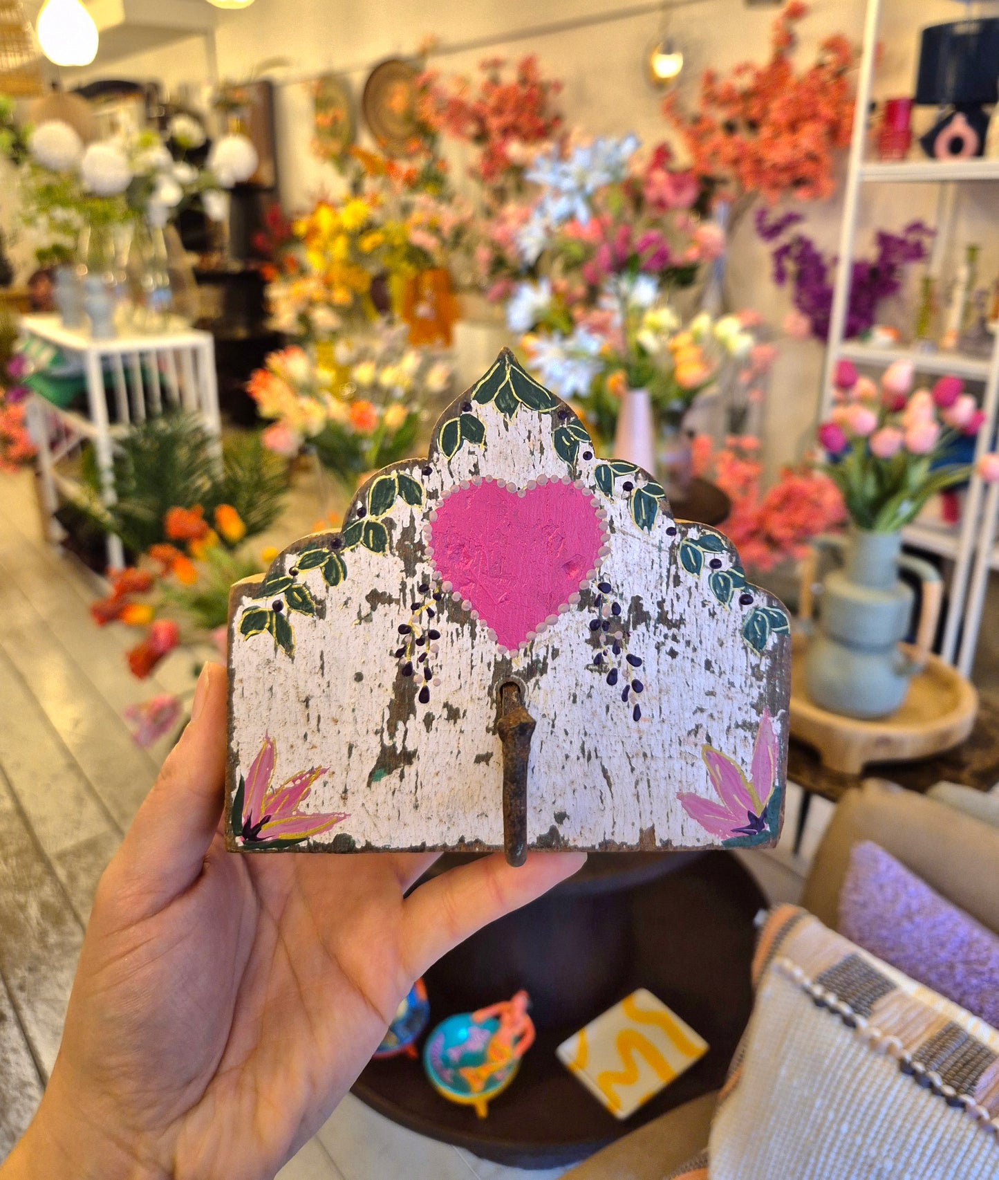 Lovers & Collectors handbeschilderde haak roze hart
