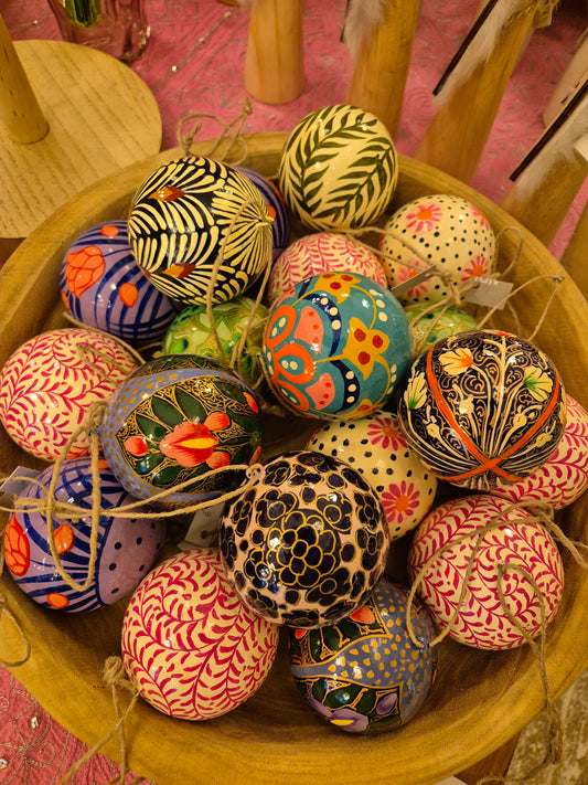 Papier Maché Kerstballen diverse kleuren/patronen