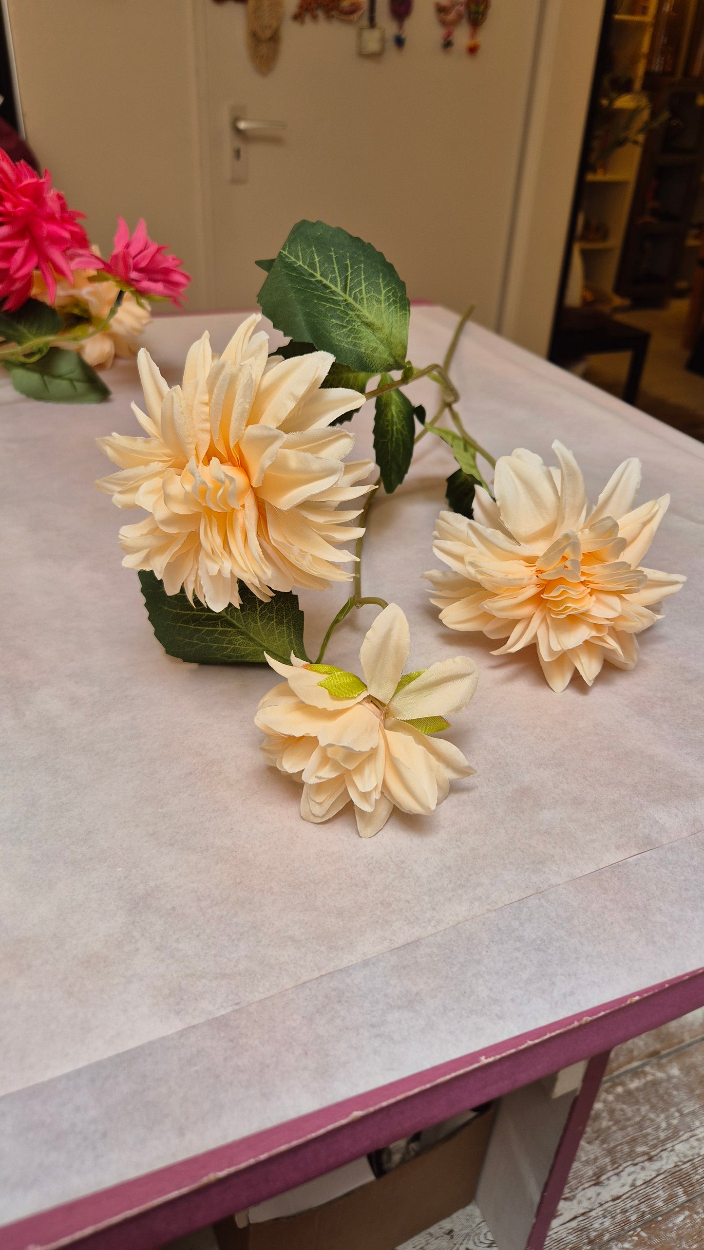 Dahlia beige