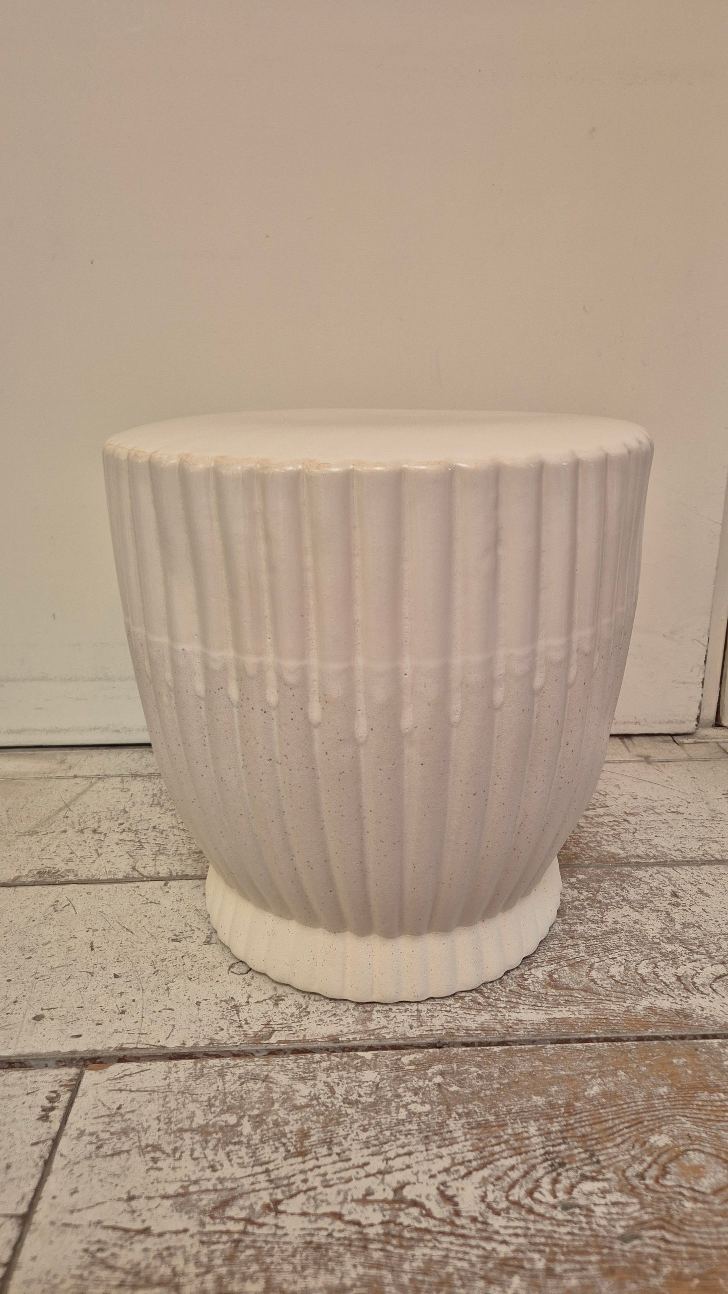 Bijzettafel keramiek crème