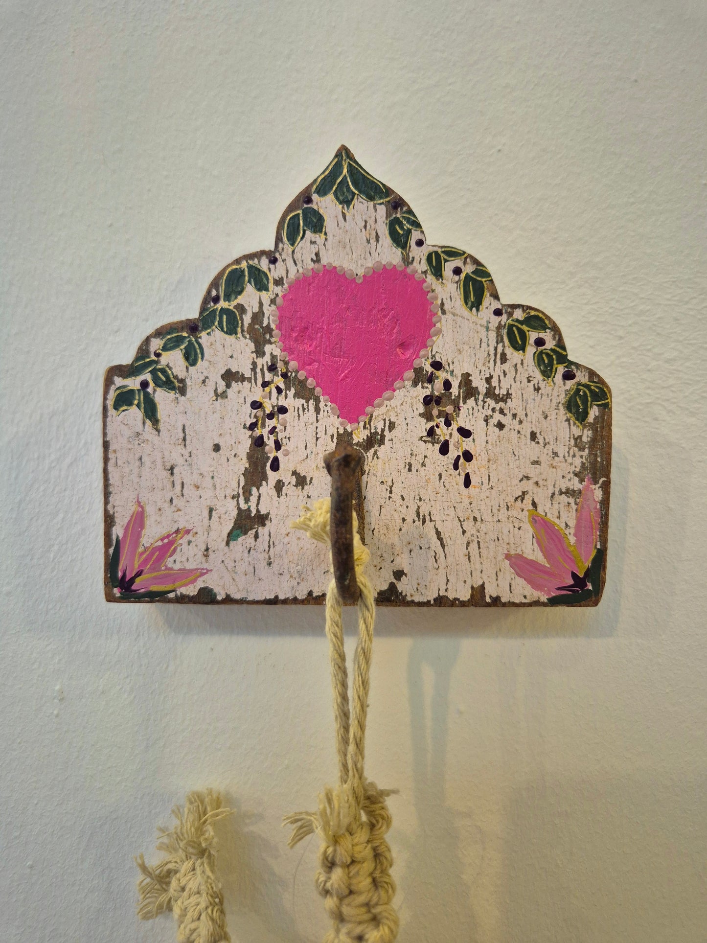 Lovers & Collectors handbeschilderde haak roze hart