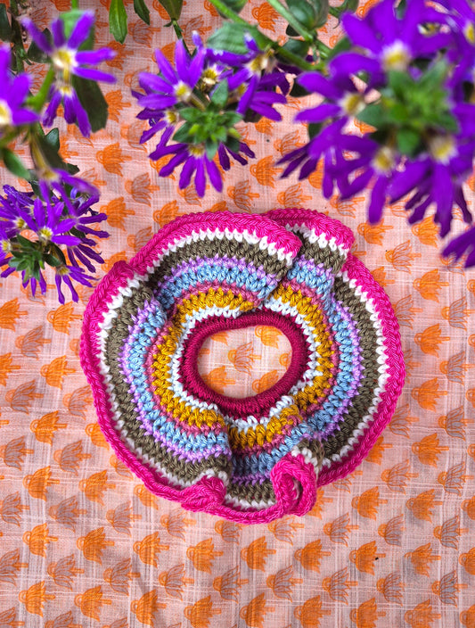 Gehaakte scrunchie felroze/donkerrood
